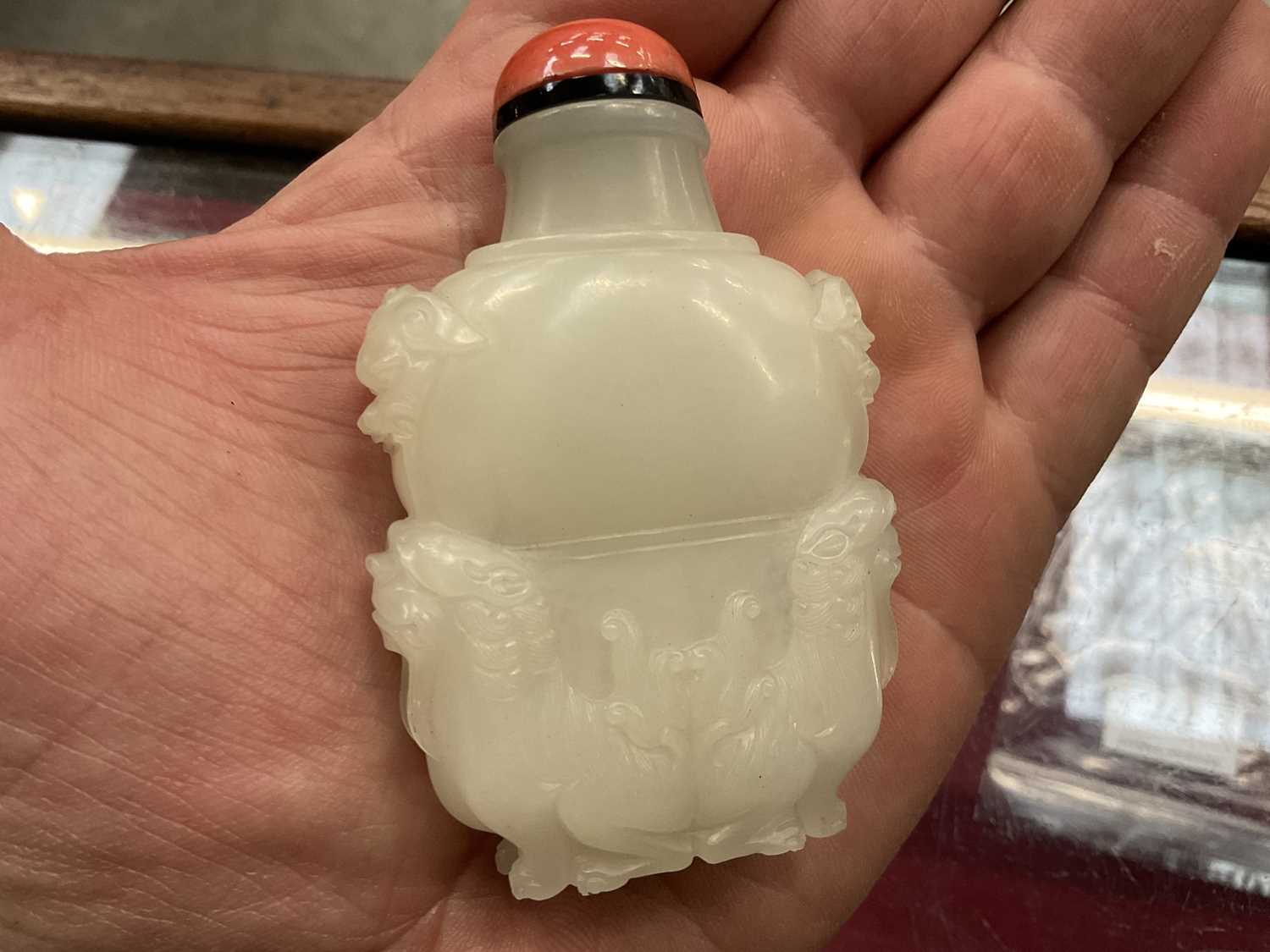 Finely carved celadon jade snuff bottle, with qilin supports - Image 13 of 14