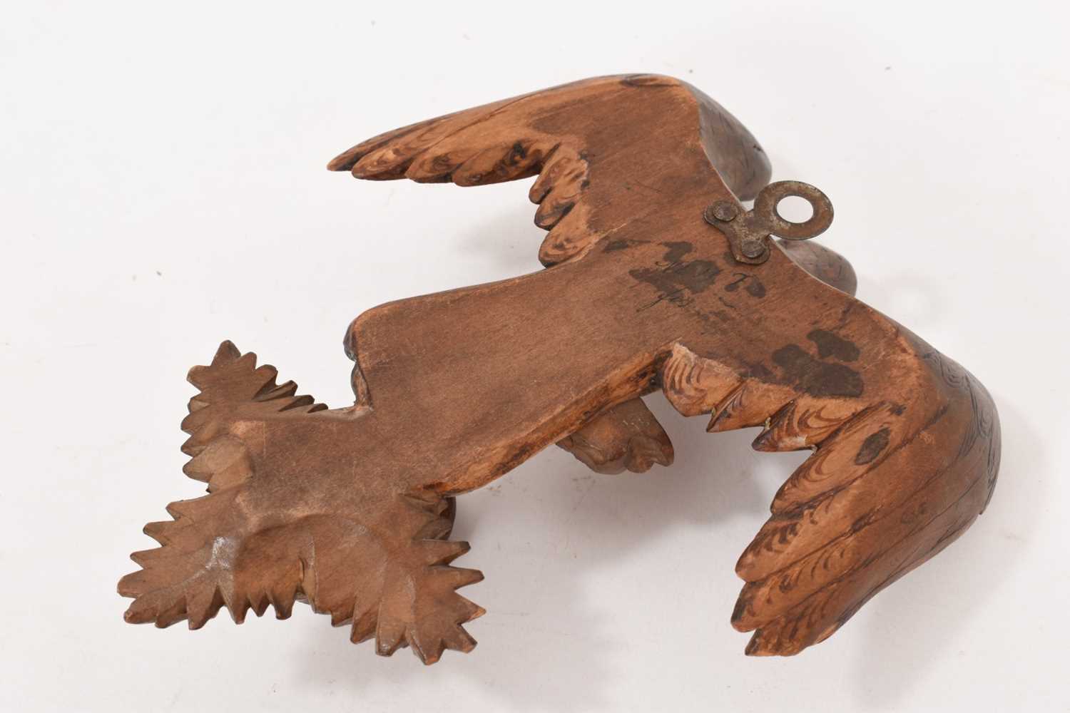 19th century Black Forest carved wood coat hook, modelled as an eagle - Image 3 of 3