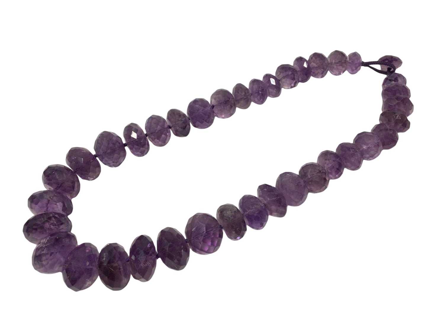 Amethyst bead necklace with a string of graduated faceted amethyst beads - Image 2 of 4