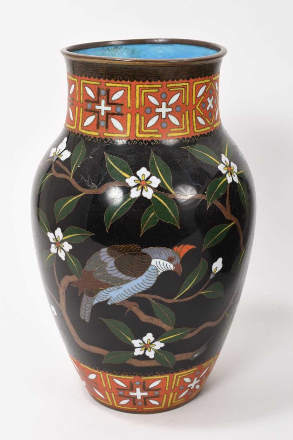 Large Japanese cloisonné jardinière decorated with flowers and birds - Image 3 of 17