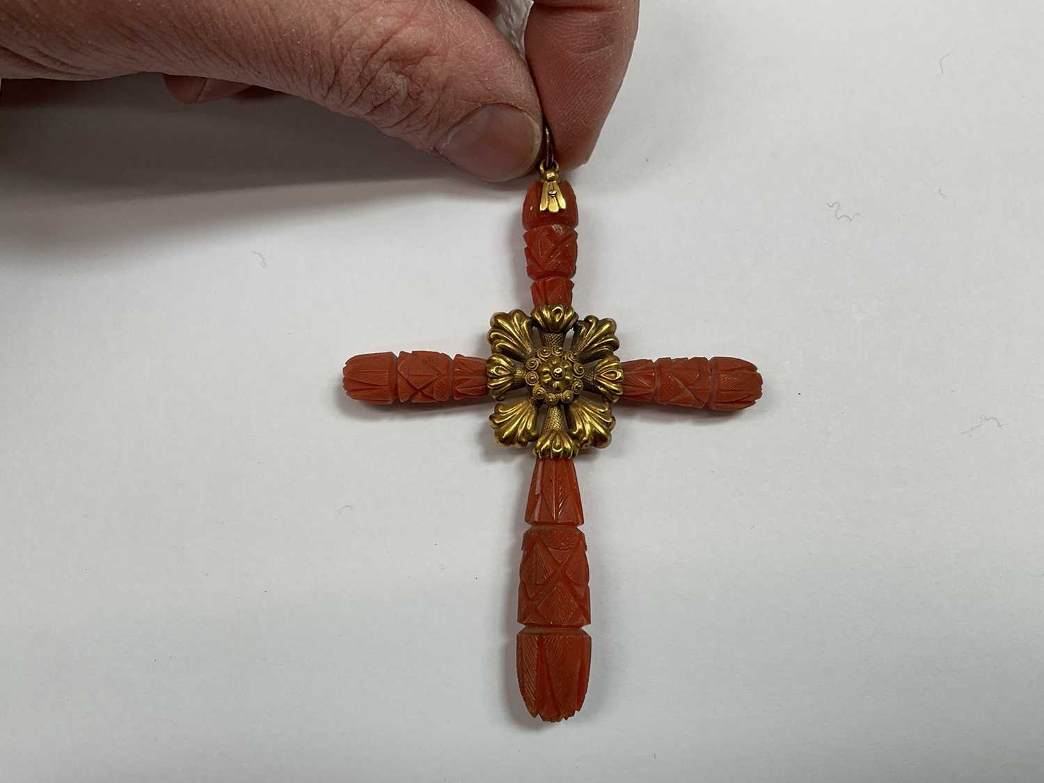 Large Regency carved coral and gold mounted cross pendant - Image 3 of 3