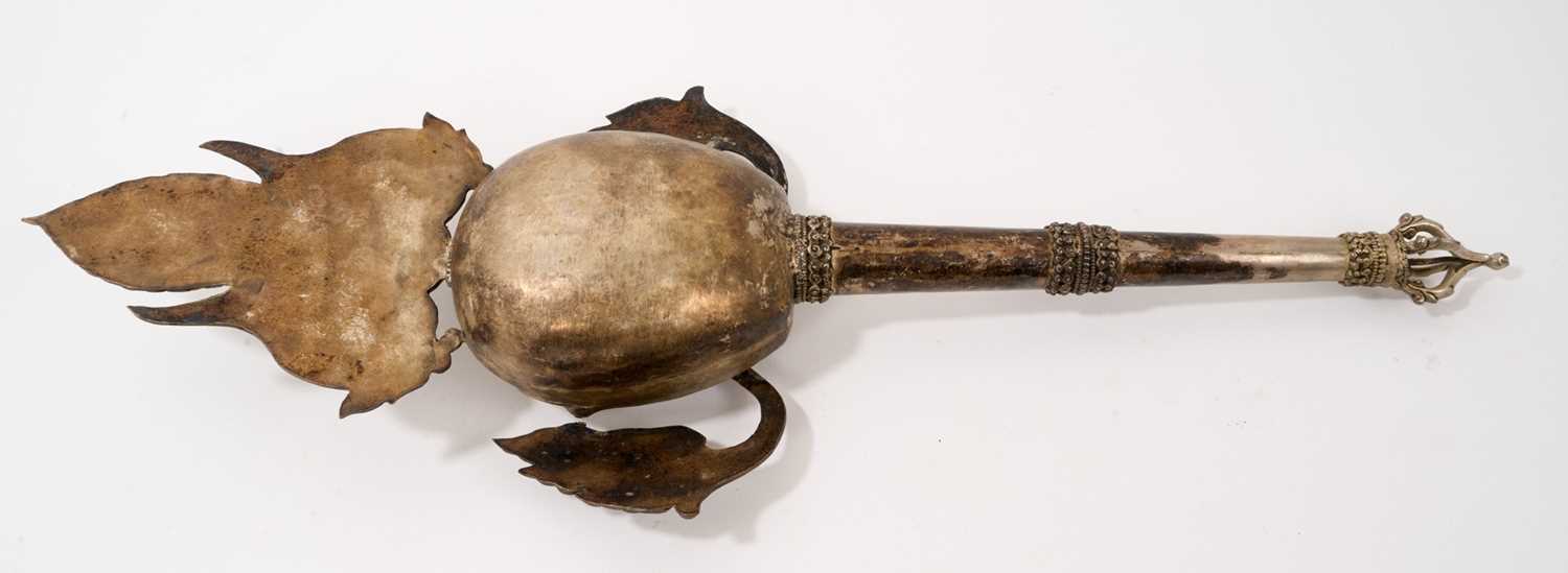 Antiquei Tibetan ceremonial staff, with stylised skull ornament, 60cm long - Image 3 of 3