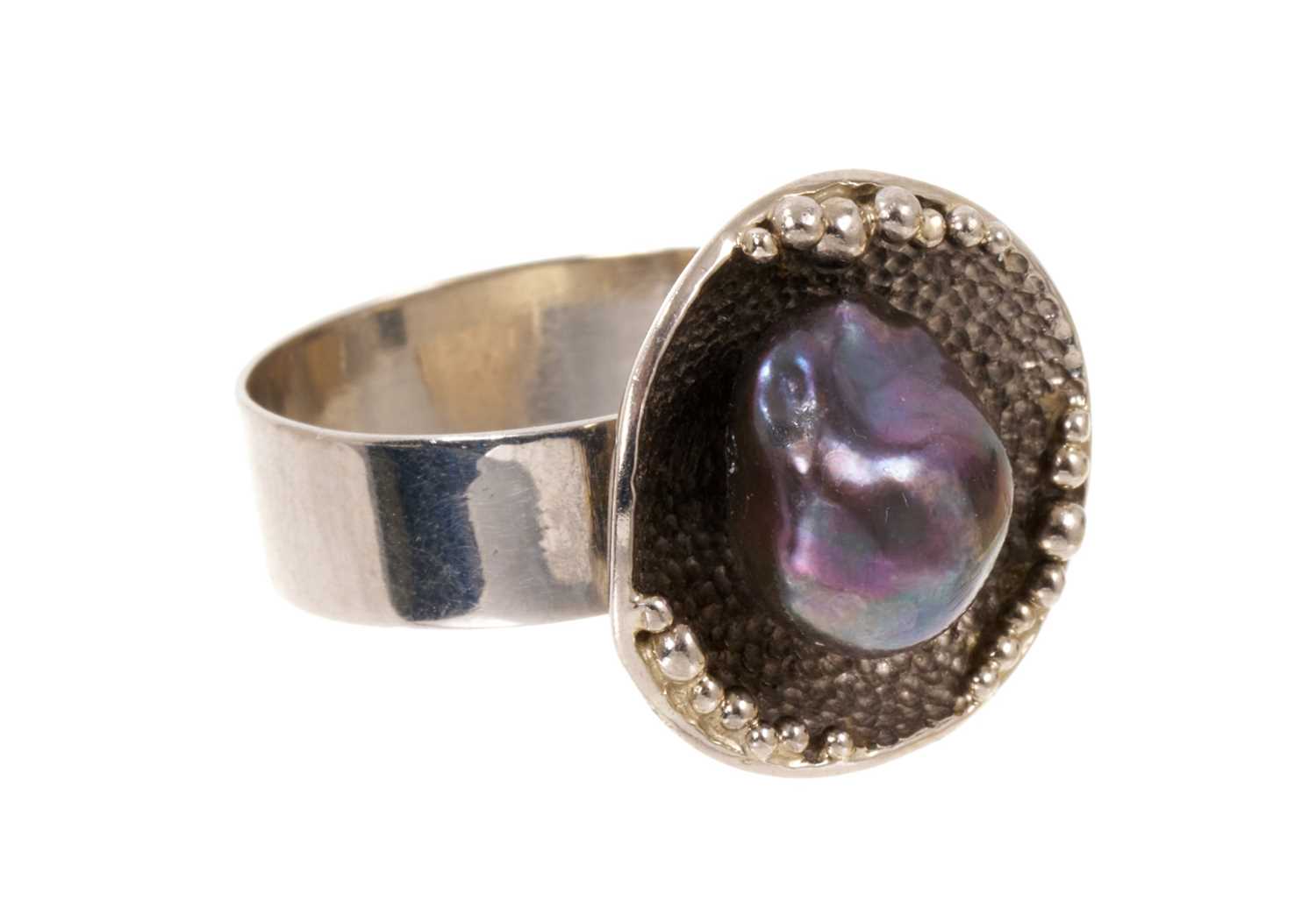 18ct white gold and black cultured pearl ring - Image 2 of 3