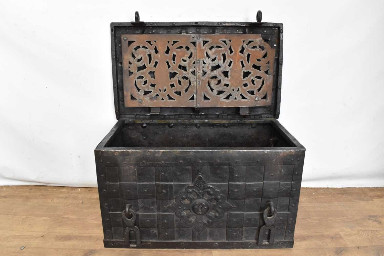 17th century German iron Armada chest with intricate locking system, key marked S. Morden - Bild 2 aus 23