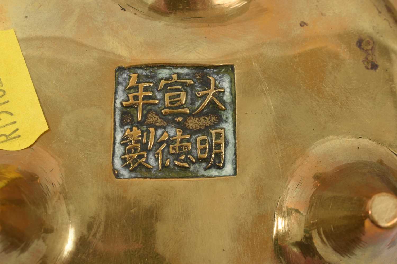 Two similar Chinese bronze censers - Image 3 of 11