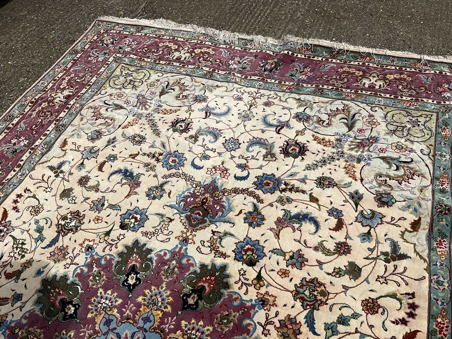 Good quality Tabriz part silk rug, approximately 200cm x 300cm - Image 4 of 7