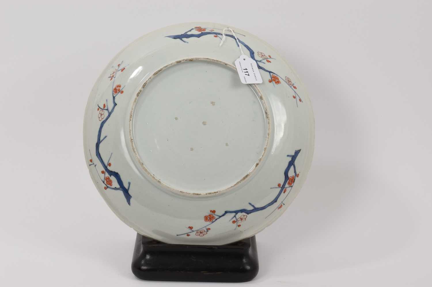 18th century Japanese Imari dish, on ebonised stand - Image 3 of 5