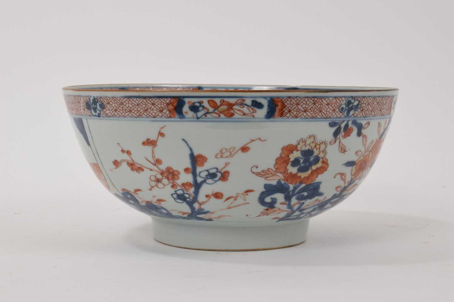 Unusual antique Chinese Imari porcelain bowl with panel of censer and ruyi scepter - Image 2 of 5