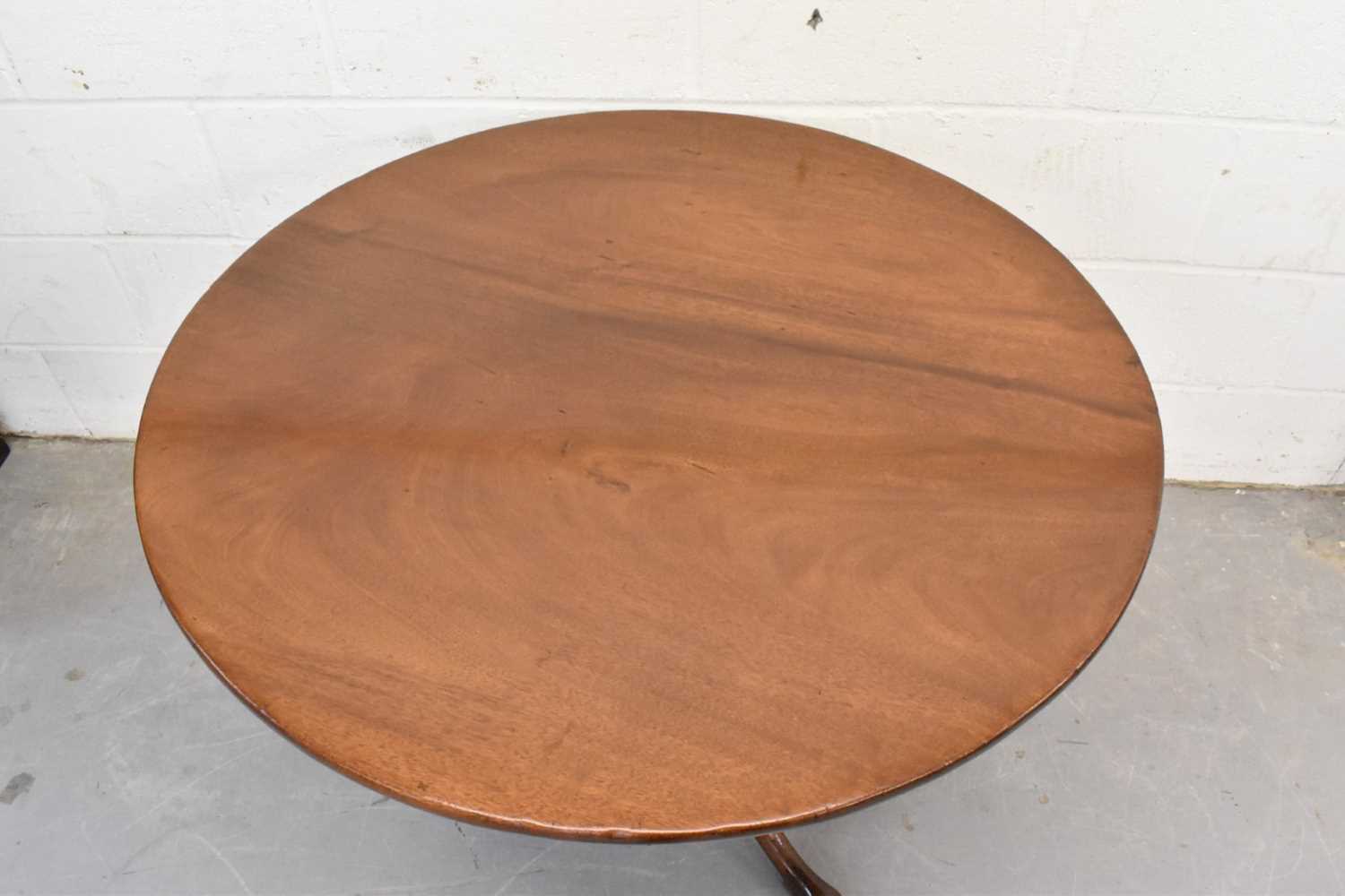 Georgian mahogany tilt top supper table - Image 2 of 4