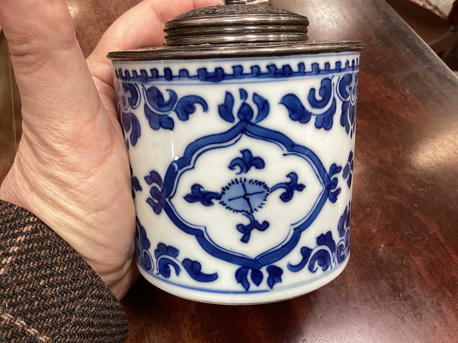 17th century Chinese blue and white porcelain pot converted to an inkwell - Image 6 of 6