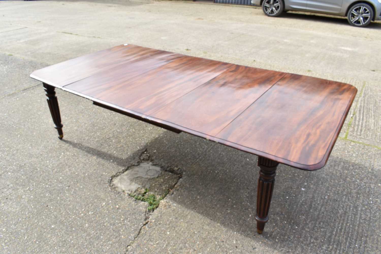 Early Victorian mahogany extending dining table - Image 4 of 6