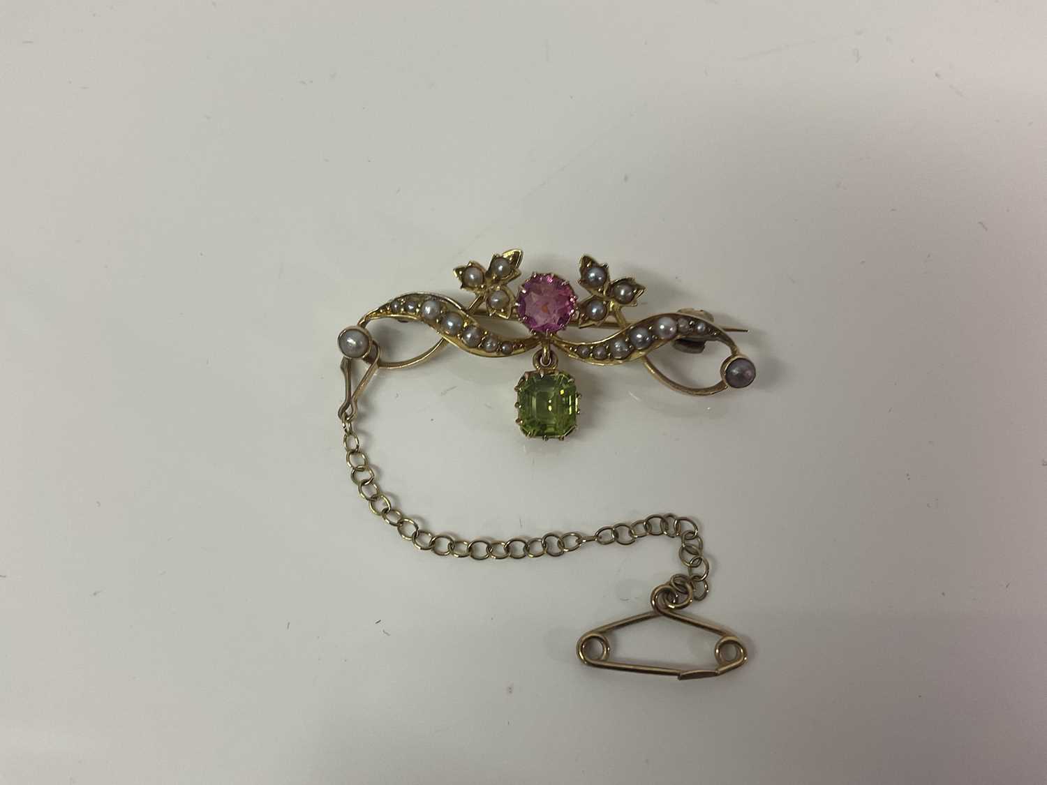 Edwardian pink tourmaline, peridot and seed pearl brooch in box - Image 5 of 6