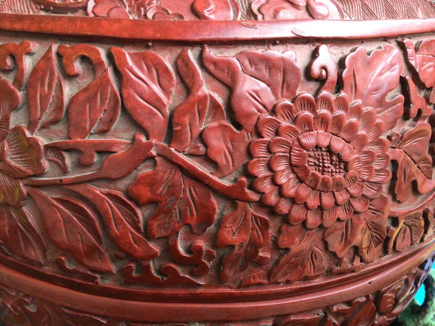 A Chinese box and cover decorated with dragons, Qianlong mark but later - Image 7 of 14