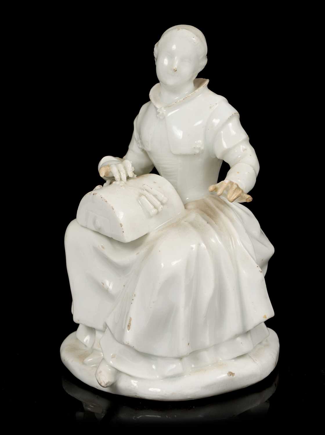 White glazed porcelain figure of a lacemaker - Bild 2 aus 4