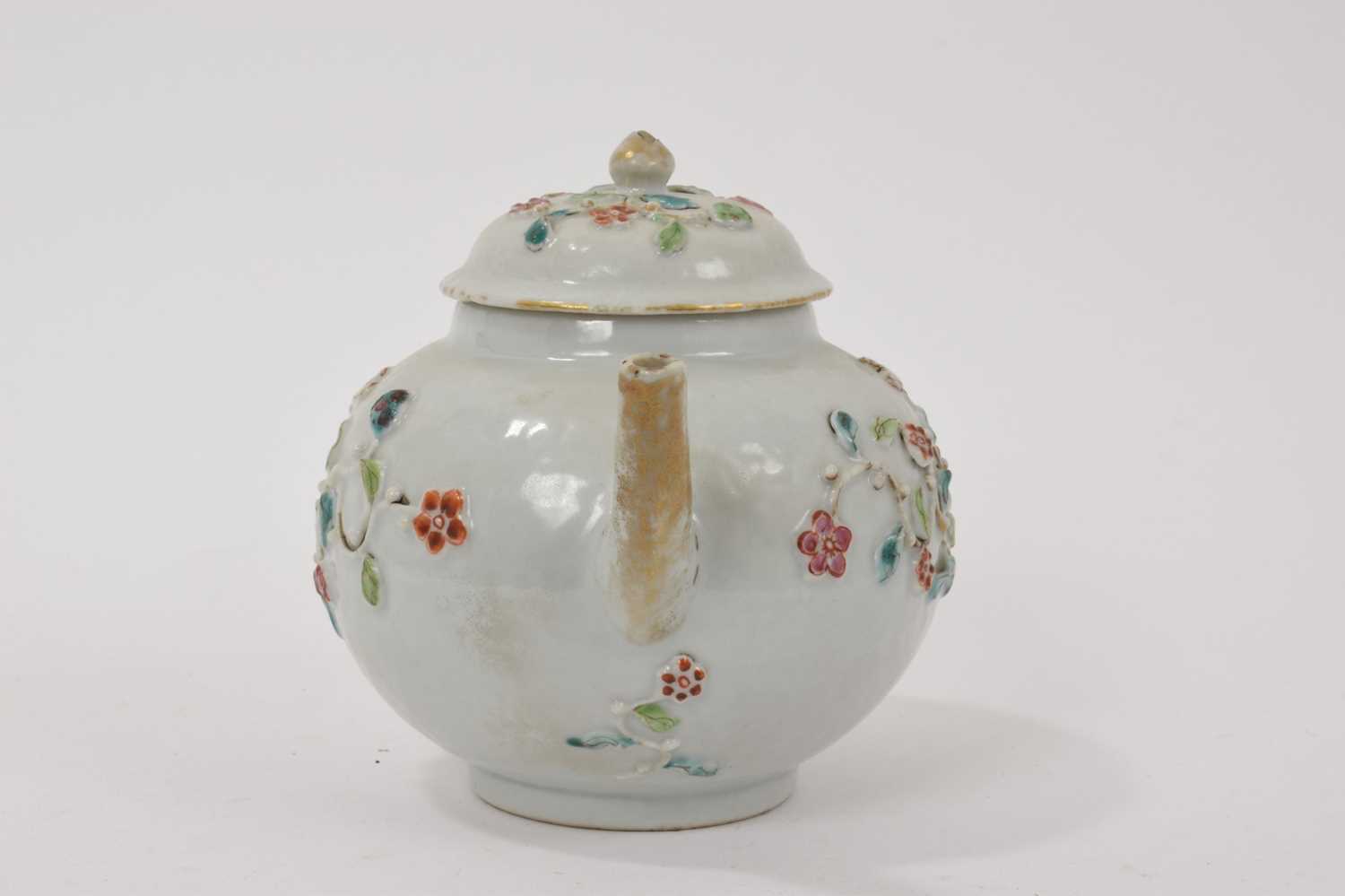 18th century Chinese export porcelain teapot and cover - Image 2 of 8