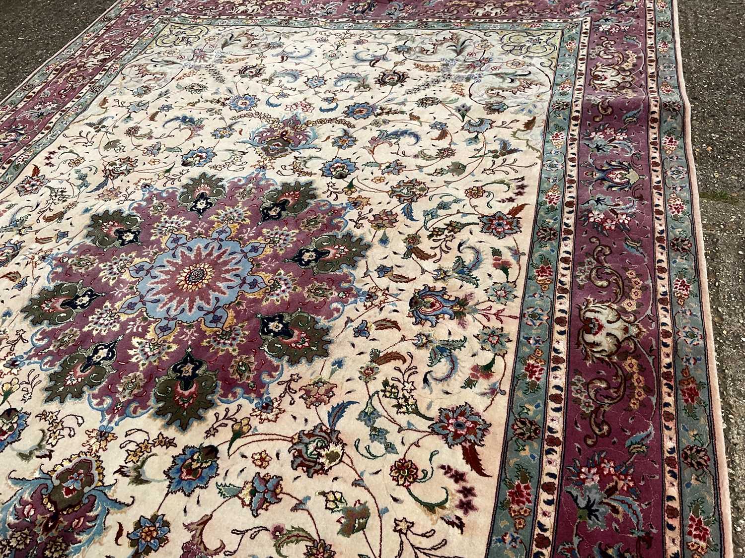 Good quality Tabriz part silk rug, approximately 200cm x 300cm - Image 3 of 7