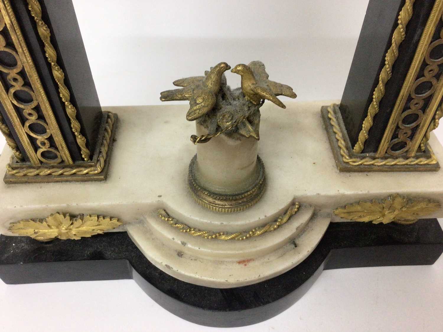 Early 19th century French Louis XVI-style marble and ormolu mantel clock - Image 5 of 8