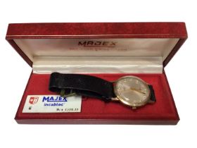 1970s Majex 9ct gold cased wristwatch on leather strap, in original case