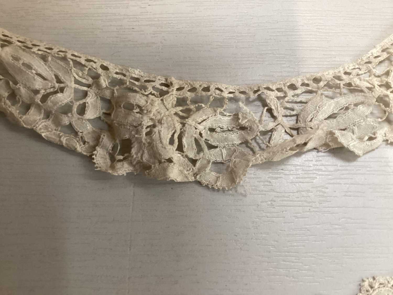 Antique and later handmade lace collars including Brussels, Carrickmacross, - Image 2 of 16