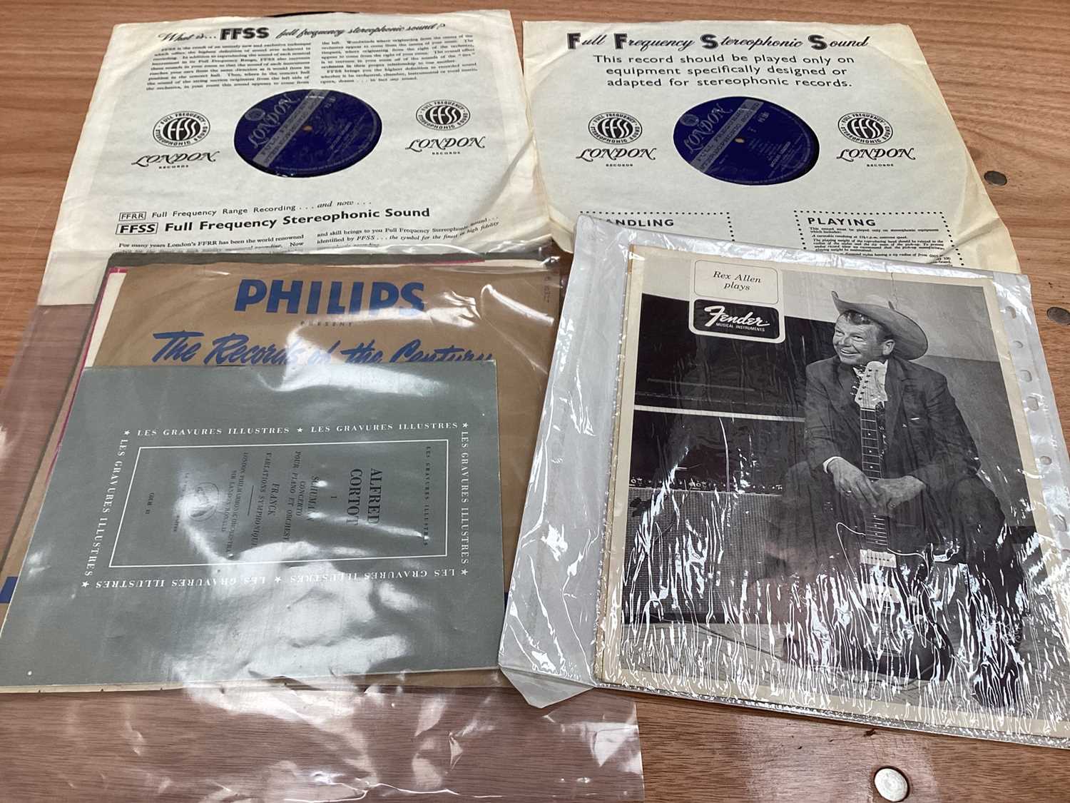 Box of mixed vinyl records including original early pressings of Jack Elliot (including autograph an - Image 9 of 10