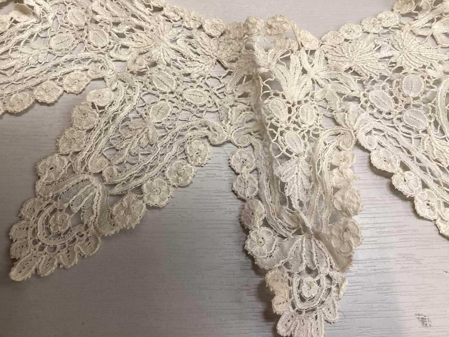 Antique and later handmade lace collars including Brussels, Carrickmacross, - Image 4 of 16