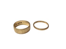 22ct gold wedding ring and 18ct gold wedding ring (2)