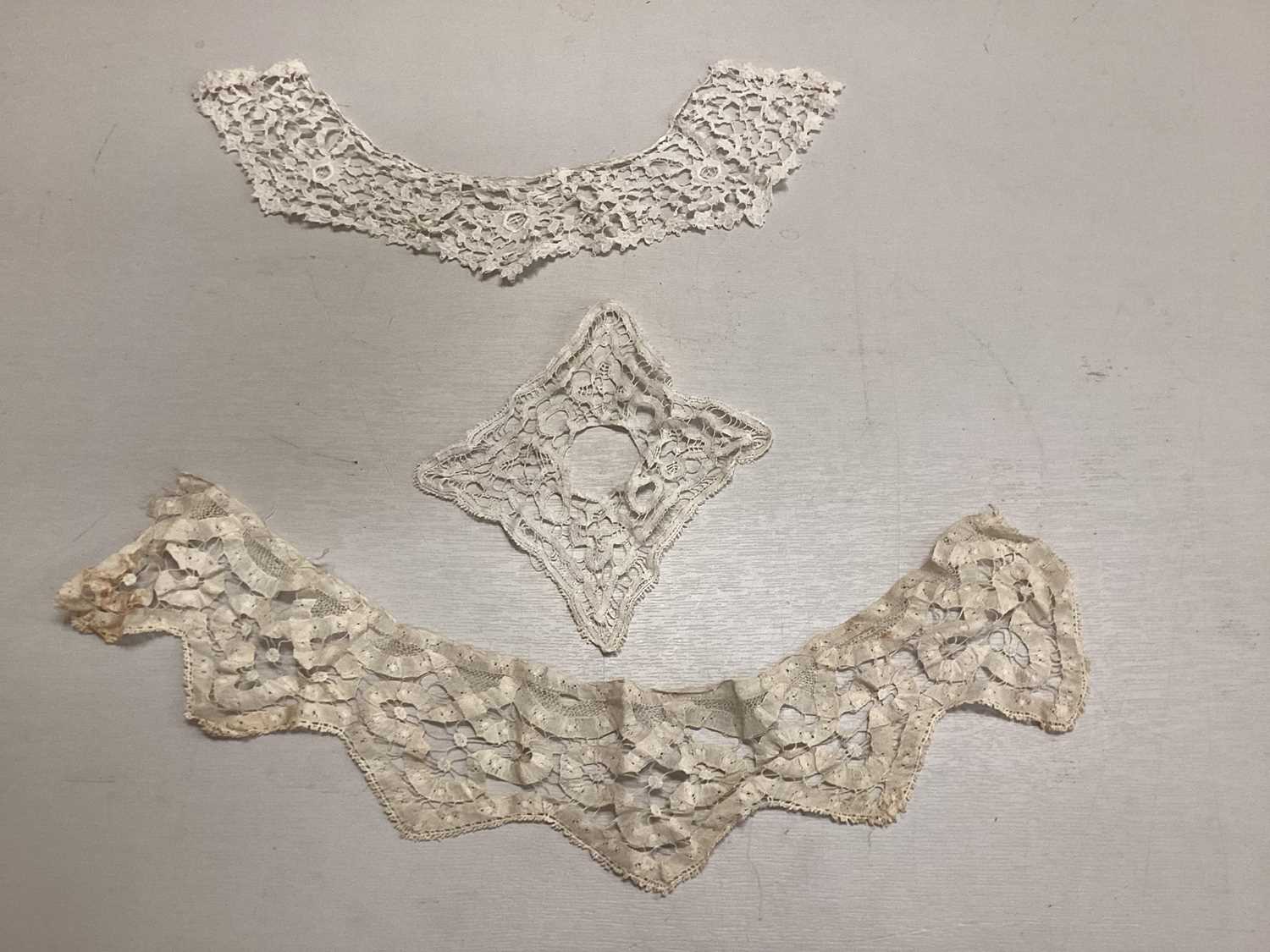 Antique and later handmade lace collars including Brussels, Carrickmacross, - Image 8 of 16