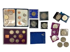 World - Mixed coins to include G.B. Royal Mint proof set 1970, Canada & U.S. silver ¼ Dollars x 4 &