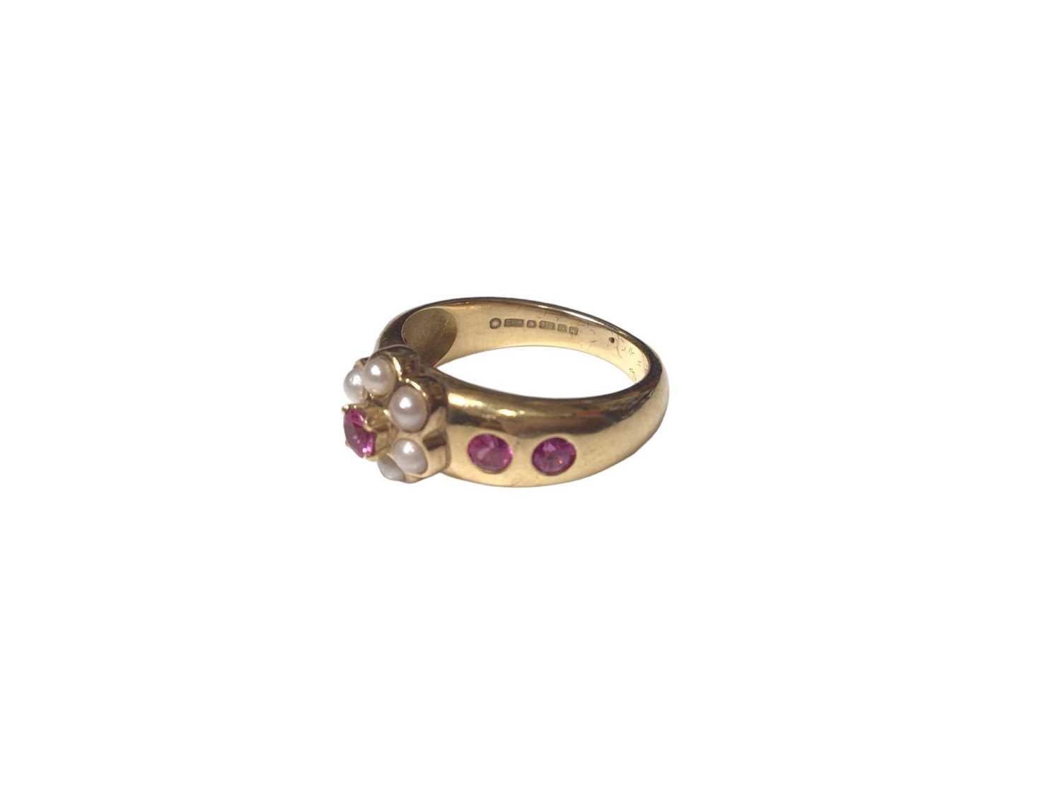 Antique style 18ct gold pink stone and seed pearl flower head ring - Image 3 of 4