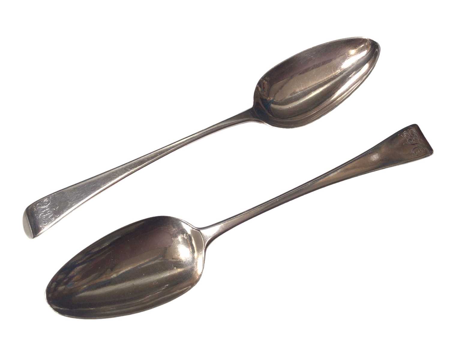 Group of silver to include pair of Georgian tablespoons, three teaspoons, cigarette box, octagonal s - Image 3 of 6