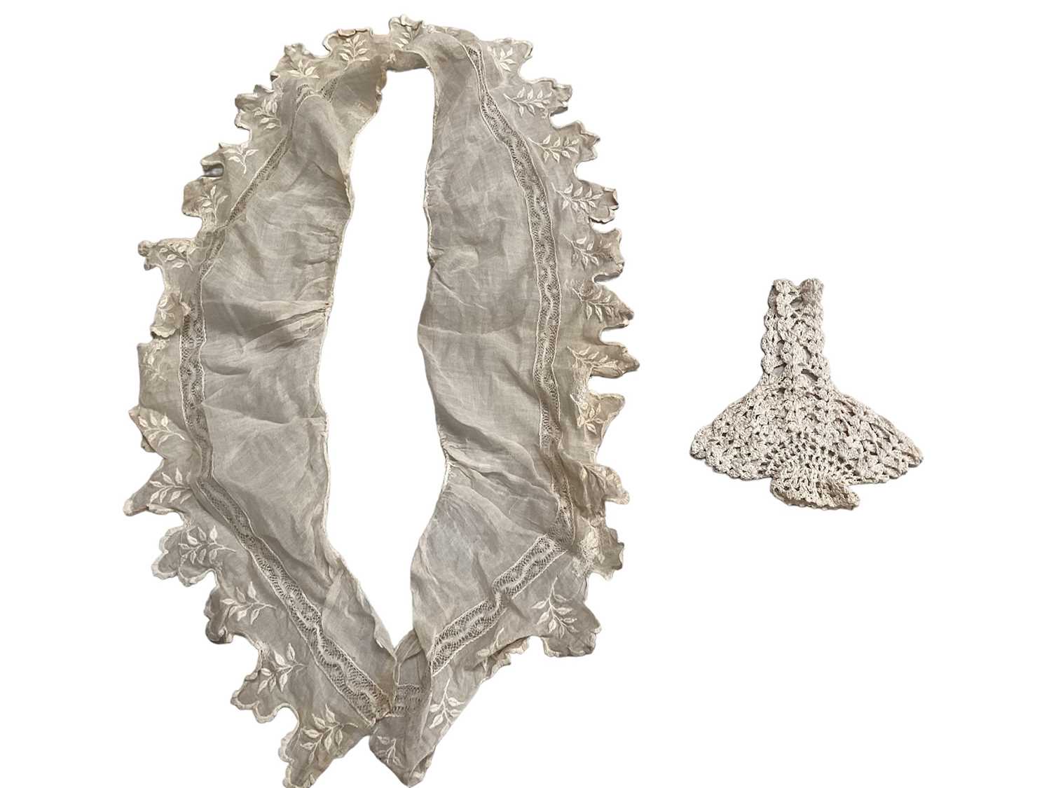Pair of Victorian white cotton detachable sleeves with cut-out work cuffs, pair of detached muslin s - Image 3 of 9