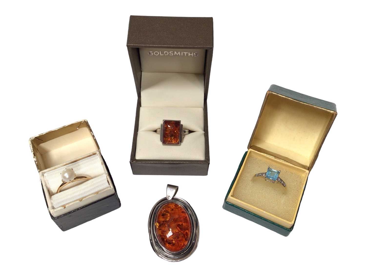 Silver mounted Baltic amber pendant and ring, together with a 14ct gold single stone cultured pearl
