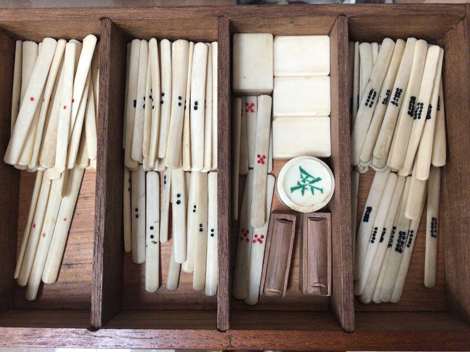 Chinese bone and bamboo Mahjong set in a carved wooden case - Image 19 of 21