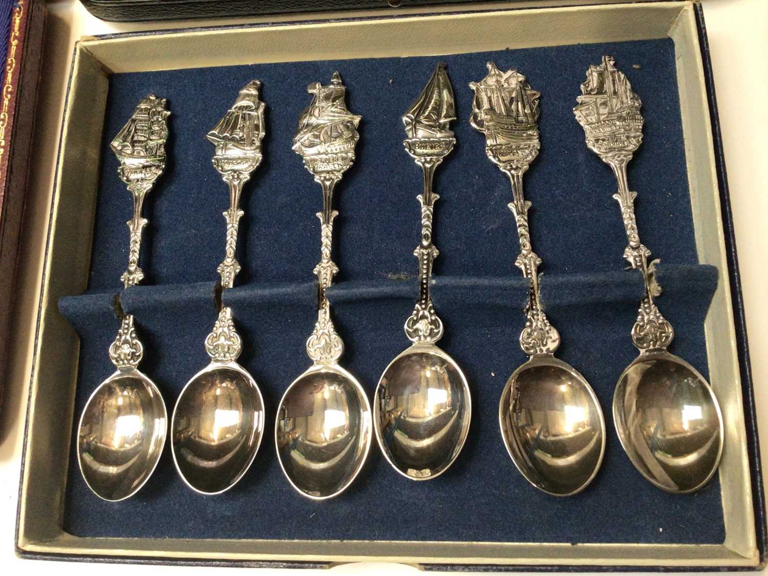 Set of six silver bean end coffee spoons, set of six silver teaspoons and pair of sugar tongs, silve - Image 3 of 5