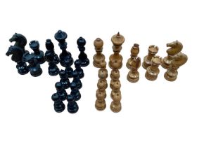 Gold quality Staunton type chess set, the king 10cm high