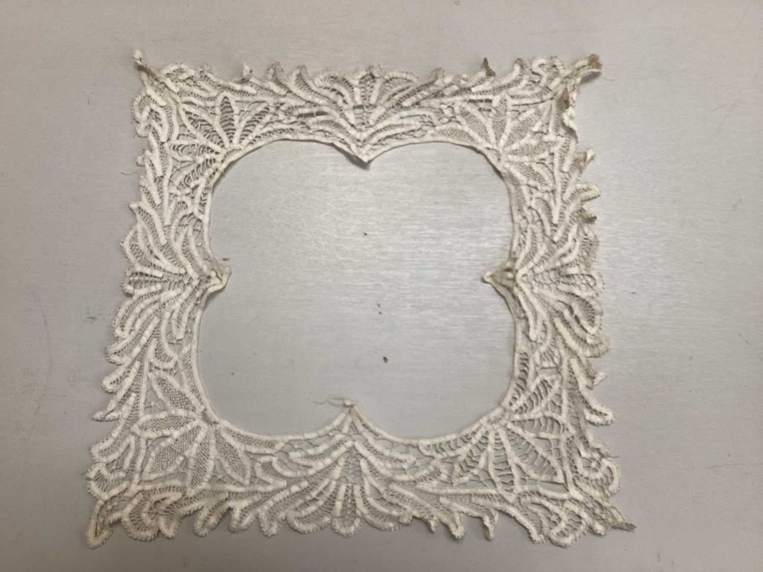 Antique and later handmade lace collars including Brussels, Carrickmacross, - Image 12 of 16
