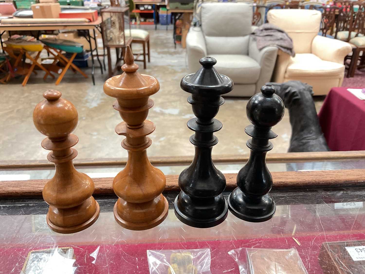 Gold quality Staunton type chess set, the king 10cm high - Image 4 of 5