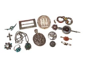 Collection of antique brooches and jewellery to include two Victorian Scottish silver and agate broo
