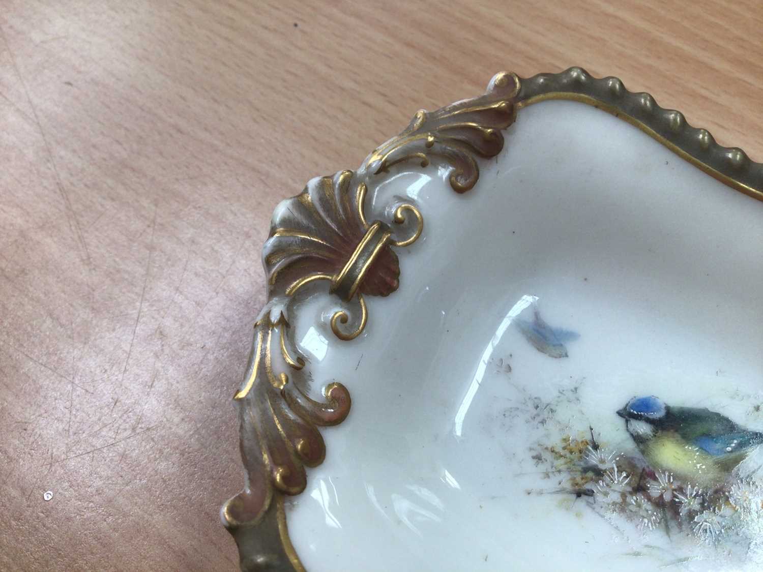 Group of Worcester porcelain to include a dish painted by Stinton (6 items) - Image 8 of 12