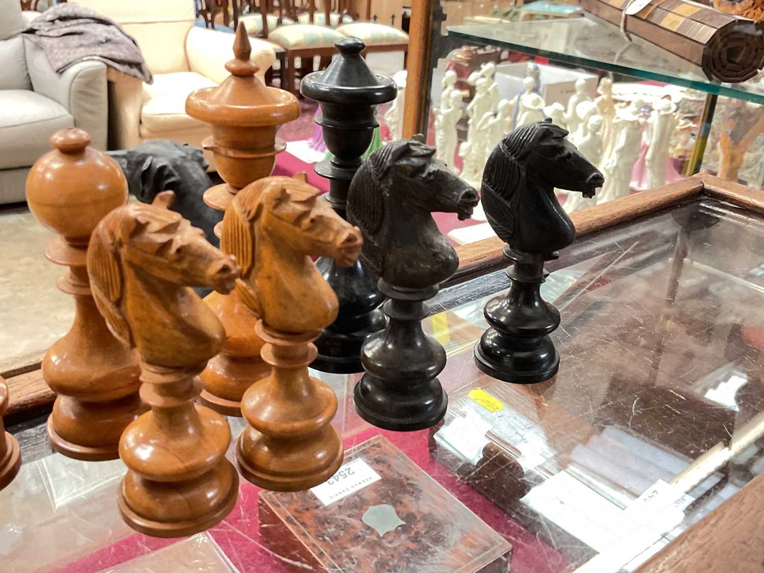 Gold quality Staunton type chess set, the king 10cm high - Image 2 of 5