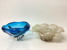 Two Whitefriars controlled bubble vases and other glassware (6)