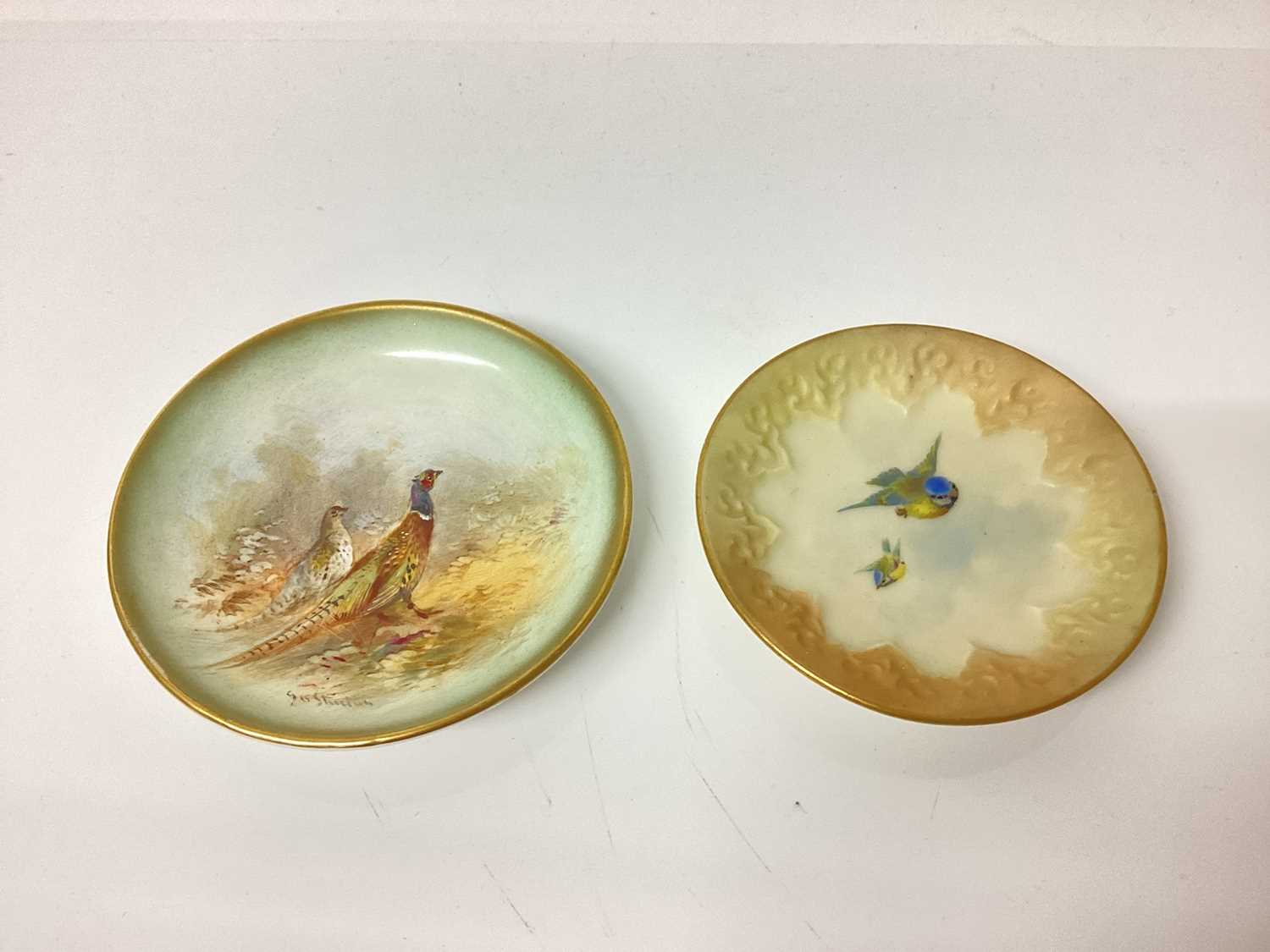 Group of Worcester porcelain to include a dish painted by Stinton (6 items)
