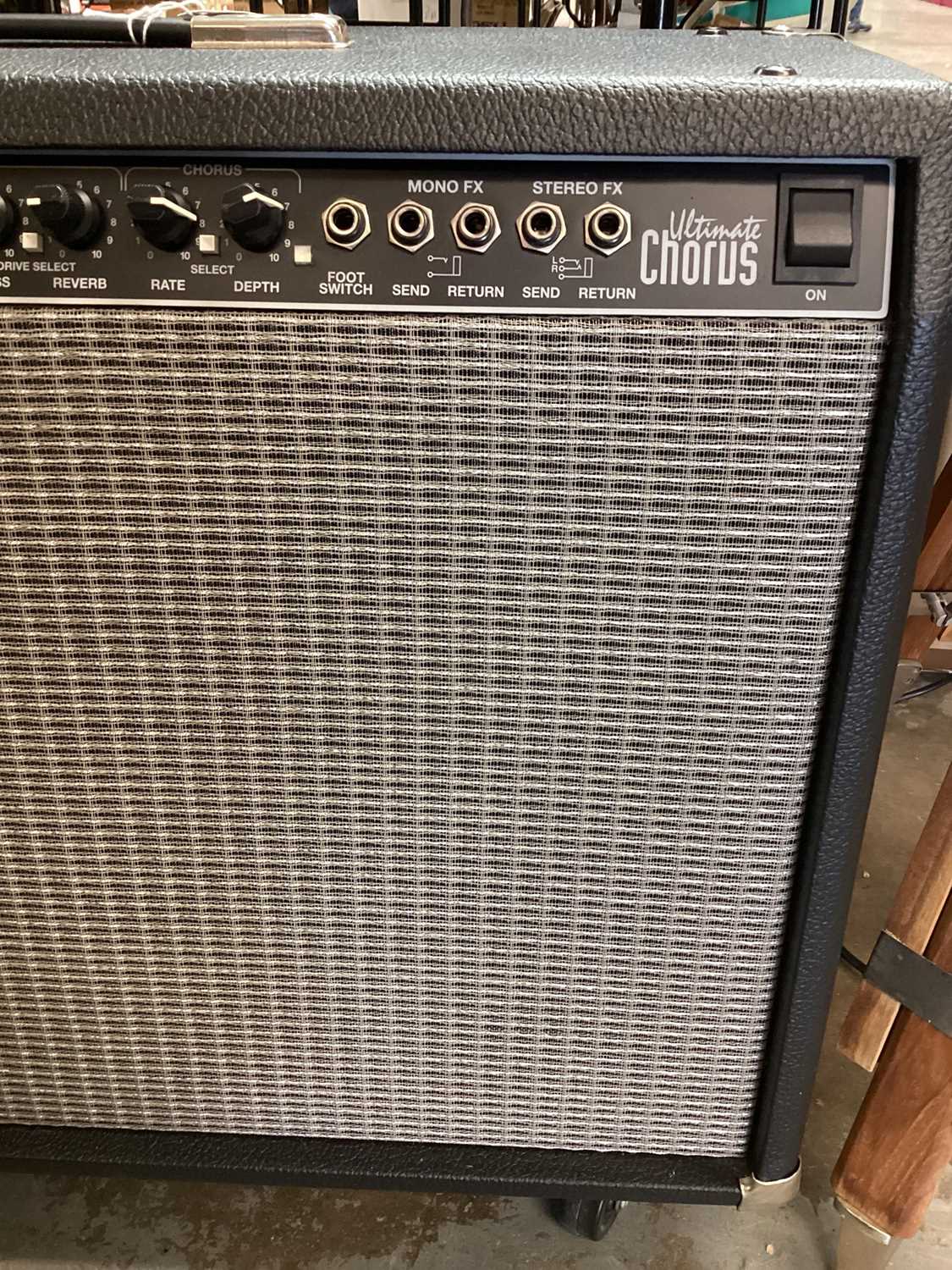 Fender Ultimate Chorus guitar amplifier, model PR 204, with protective cover - Image 4 of 6
