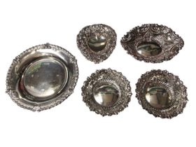 Silver circular dish and four silver bon bon dishes with pierced decoration (5)