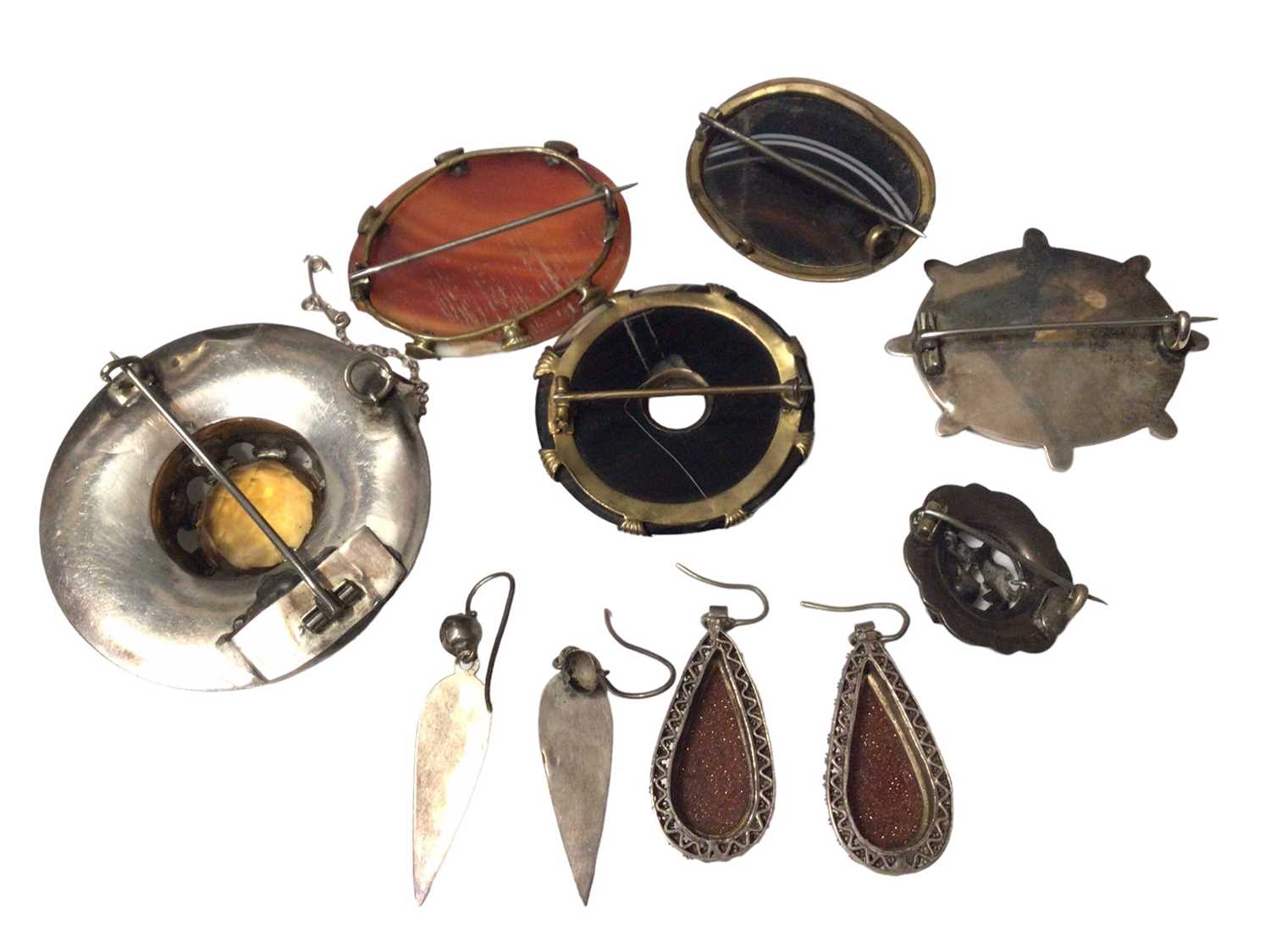 Group of antique agate and hardstone jewellery to include a Victorian Scottish silver and agate this - Image 2 of 6