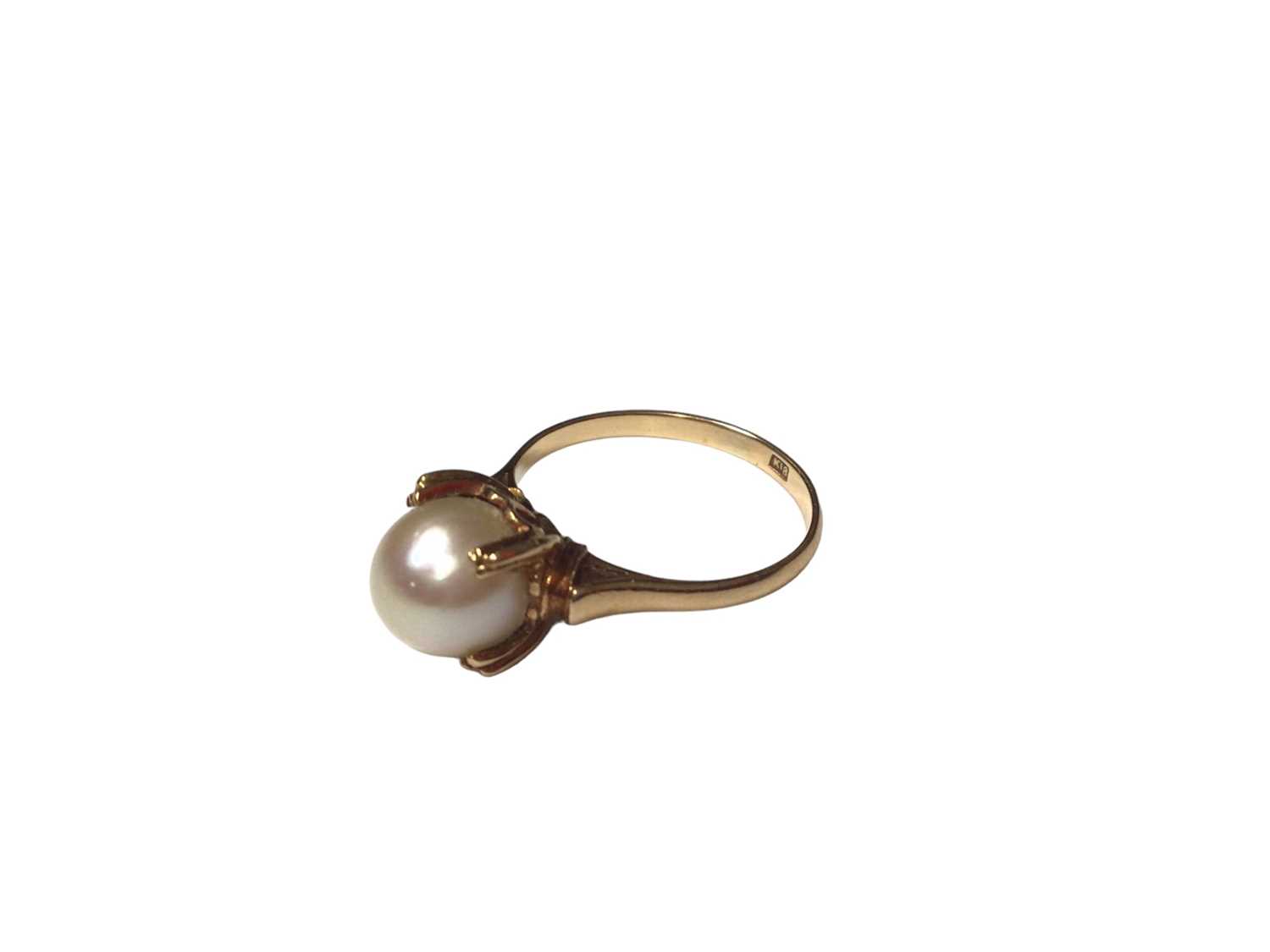 18ct gold single stone cultured pearl ring in four claw setting, size L - Image 2 of 4