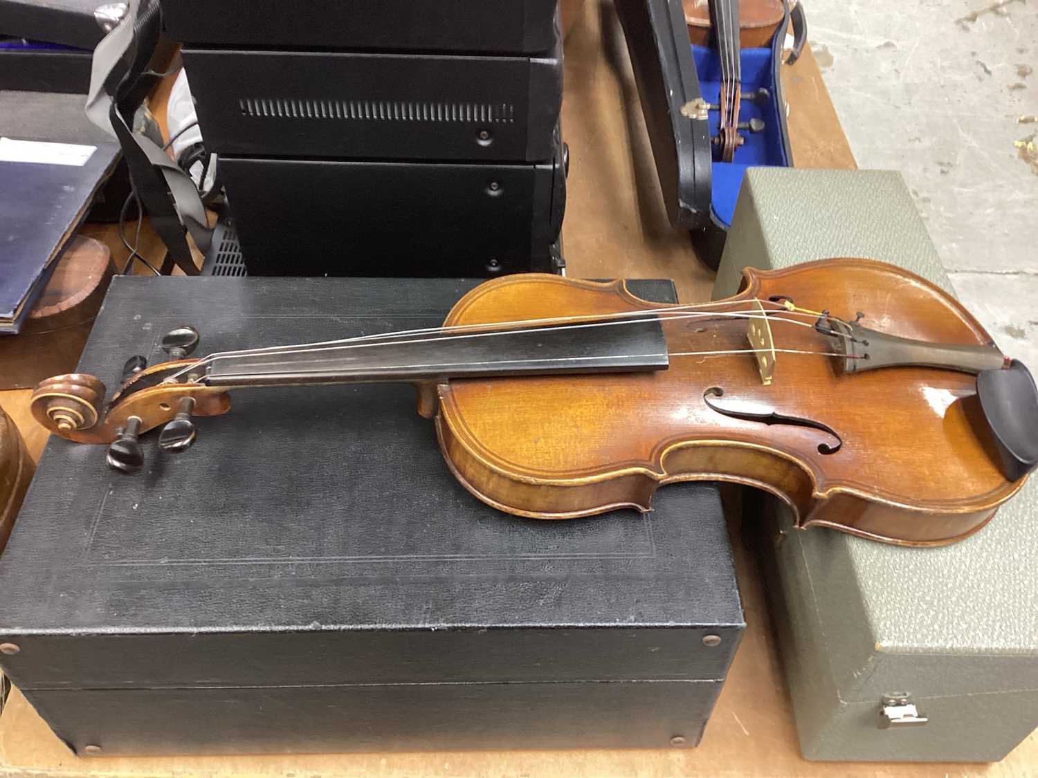 Antique violin and bow in case - two piece back - Image 5 of 11