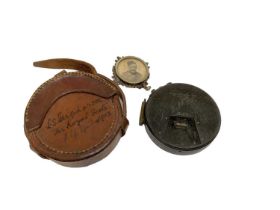 Edwardian British military issue drum clinometer by Short & Mason, stamped No. 1442 and dated 1902,