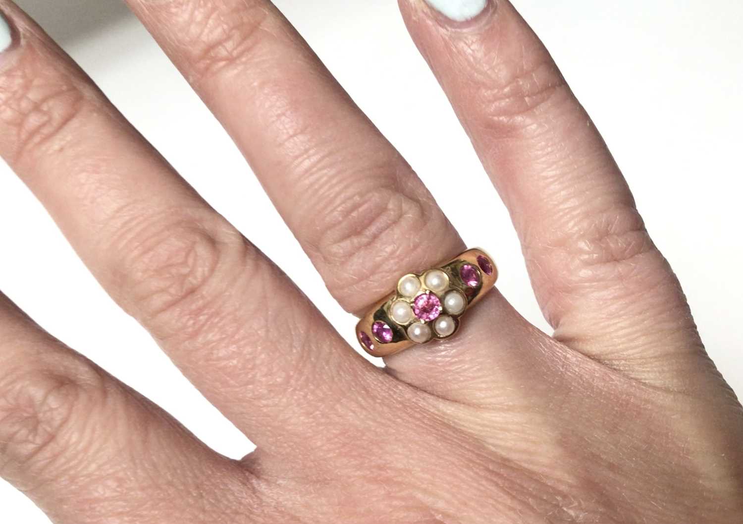 Antique style 18ct gold pink stone and seed pearl flower head ring - Image 4 of 4