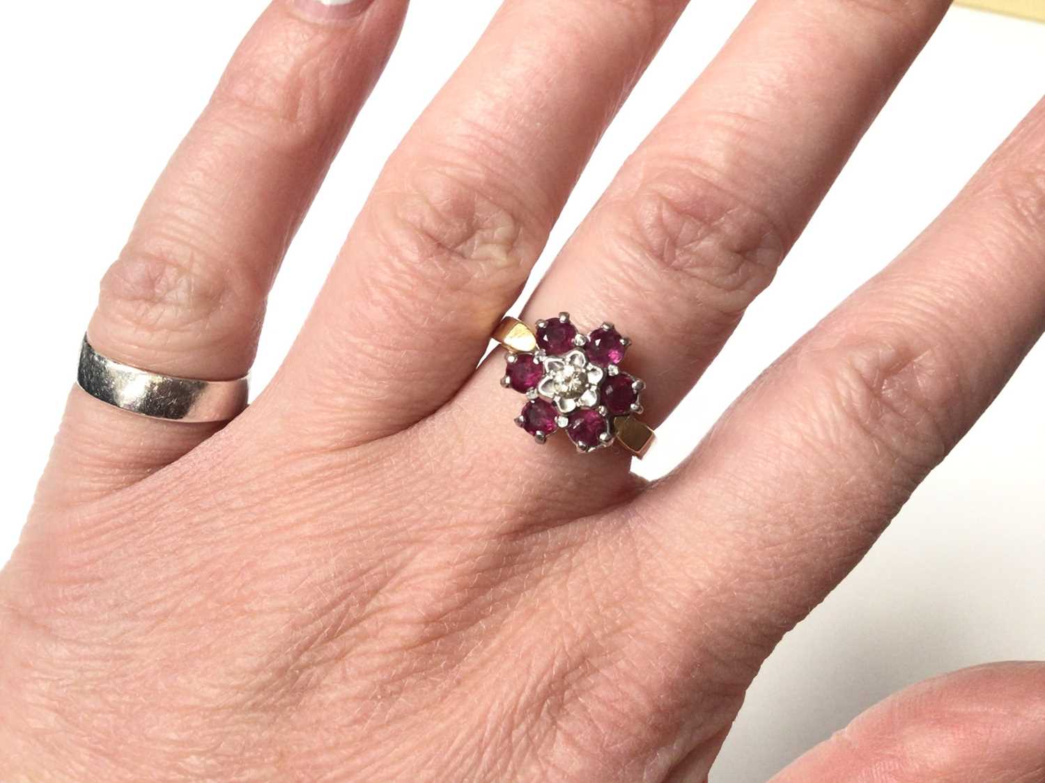 18ct gold ruby and diamond flower head cluster ring - Image 3 of 3